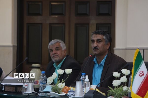 نشست قائم مقام سازمان دانش آموزی با رؤسای آموزش و پروش یزد