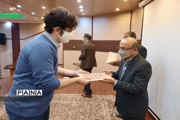 تجلیل از دانش‌آموزان برتر جشنواره نوجوان خوارزمی منطقه ۱۳