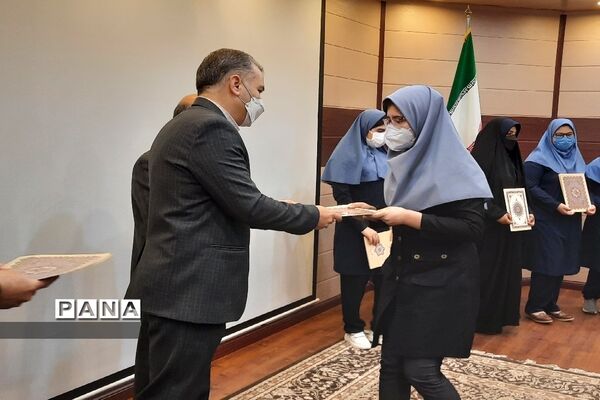تجلیل از دانش‌آموزان برتر جشنواره نوجوان خوارزمی منطقه ۱۳