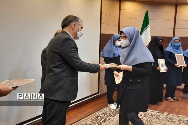 تجلیل از دانش‌آموزان برتر جشنواره نوجوان خوارزمی منطقه ۱۳