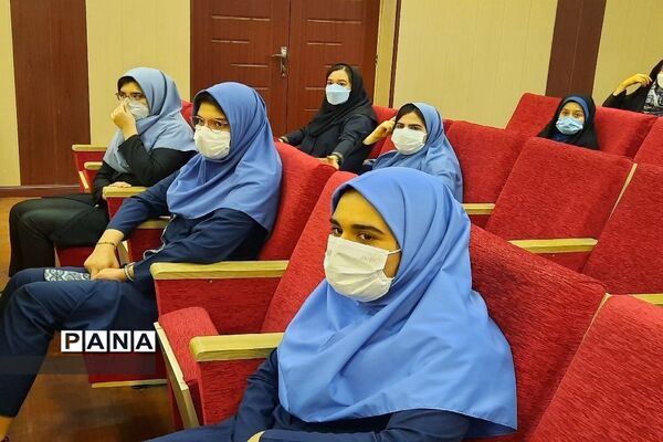 تجلیل از دانش‌آموزان برتر جشنواره نوجوان خوارزمی منطقه ۱۳