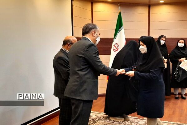 تجلیل از دانش‌آموزان برتر جشنواره نوجوان خوارزمی منطقه ۱۳