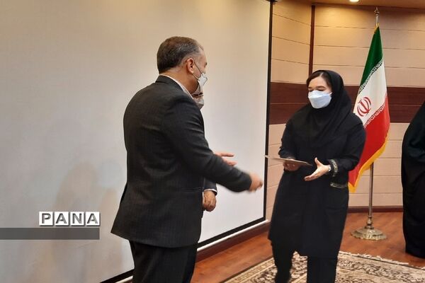 تجلیل از دانش‌آموزان برتر جشنواره نوجوان خوارزمی منطقه ۱۳