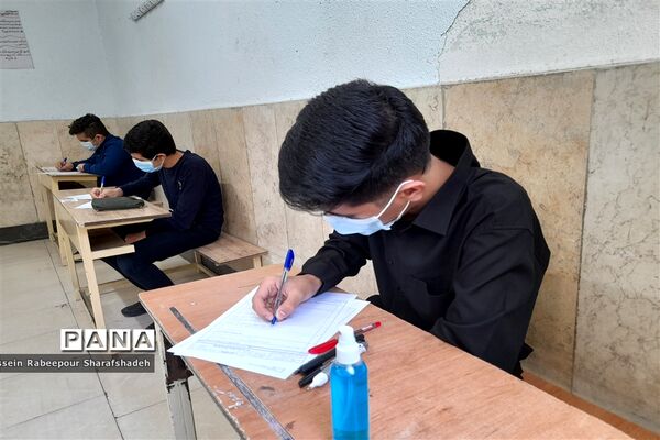 برگزاری امتحانات نهایی سال  1400 دانش آموزان پایه نهم در مدرسه نور منطقه 16