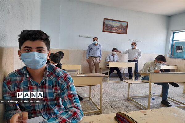 برگزاری امتحانات نهایی سال  1400 دانش آموزان پایه نهم در مدرسه نور منطقه 16