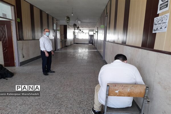 برگزاری امتحانات نهایی سال  1400 دانش آموزان پایه نهم در مدرسه نور منطقه 16