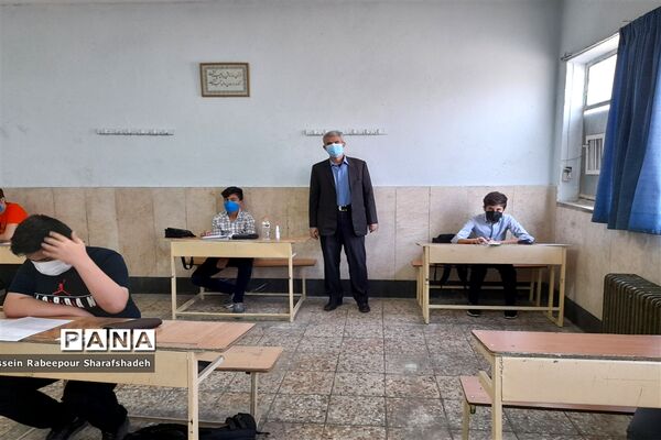 برگزاری امتحانات نهایی سال  1400 دانش آموزان پایه نهم در مدرسه نور منطقه 16