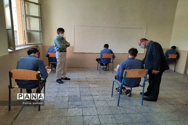 حضور پر شور دانش‌آموزان منطقه ۱۳ در امتحانات نهایی