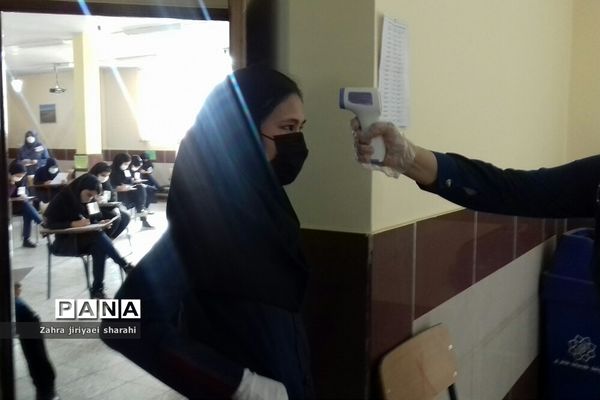 بازدید مدیرآموزش ‌و پرورش ناحیه یک ری از امتحانات حضوری پایه دوازدهم مدرسه حدیث‌کساءخاورشهر