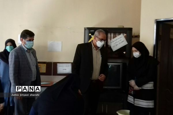 بازدید مدیرآموزش ‌و پرورش ناحیه یک ری از امتحانات حضوری پایه دوازدهم مدرسه حدیث‌کساءخاورشهر