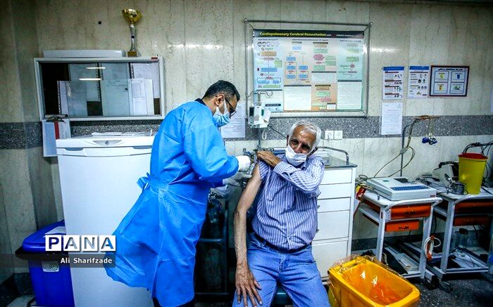 سامانه ثبت‌نام واکسن کرونا برای ۷۵ ساله‌ها باز شد