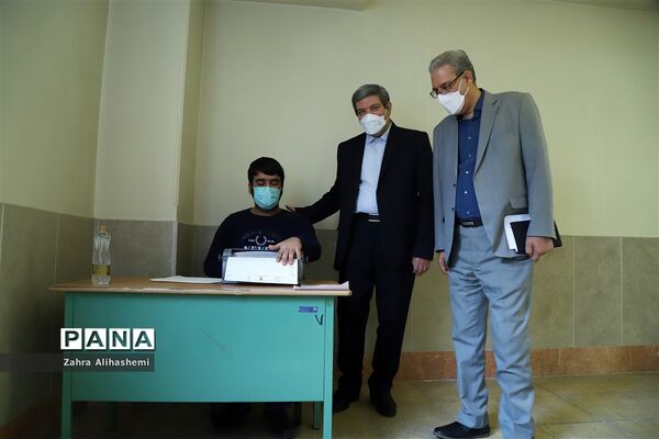 بازدید رئیس سازمان آموزش و پرورش استثنایی از حوزه امتحانی مجتمع نابینایان شهید محبی