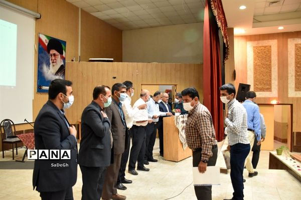 مراسم تقدیر از مدیران و مدیر آموزگاران مقطع ابتدایی شهرستان جهرم