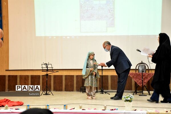 مراسم تقدیر از مدیران و مدیر آموزگاران مقطع ابتدایی شهرستان جهرم