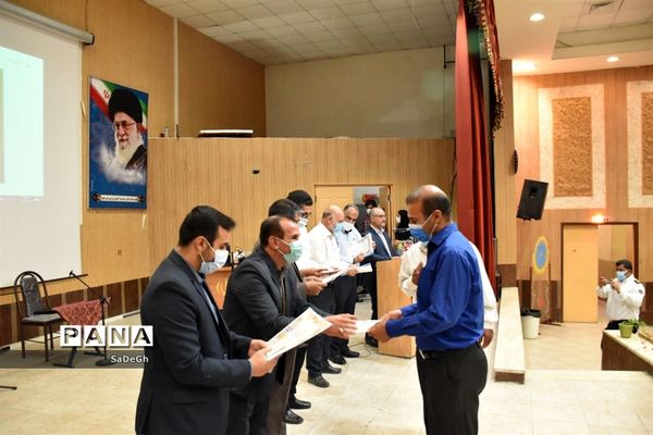 مراسم تقدیر از مدیران و مدیر آموزگاران مقطع ابتدایی شهرستان جهرم