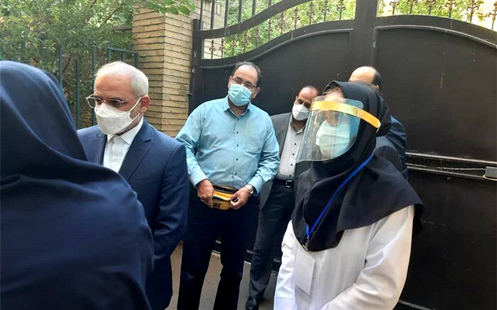 بازدید سرزده وزیر آموزش و پرورش از حوزه امتحان نهایی دبیرستان سمیه