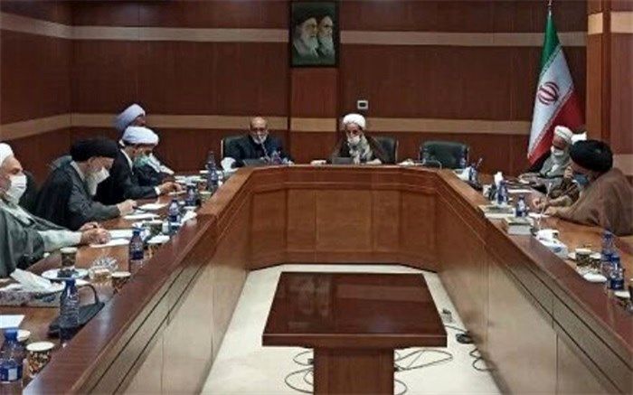 در تبلیغات انتخاباتی از وعده‌های خارج از عهده پرهیز شود