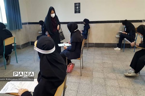 بازدید کارشناس سلامت و تندرستی منطقه 16 از حوزه‌های امتحانات نهایی1400
