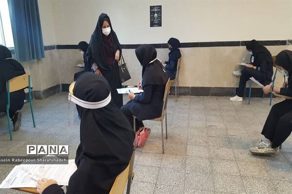 بازدید کارشناس سلامت و تندرستی منطقه 16 از حوزه‌های امتحانات نهایی1400