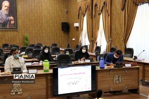 نشست هم‌اندیشی معاونان پرورشی قطب شهید شوشتری