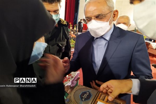 حضور وزیر آموزش و  پرورش و معاون رئیس جمهور در چهارمین کنگره معلمان و بیش از 1100 دانش آموز شهید در منطقه 16 تهران