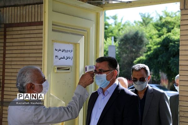 بازدید مدیرکل آموزش و پرورش خراسان رضوی از حوزه های امتحان نهایی آموزش و پرورش ناحیه ۲ مشهد