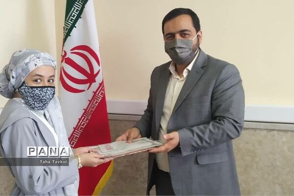 مراسم تقدیر از دانش‌آموزان برتر کتابخوانی در شهرستان پردیس