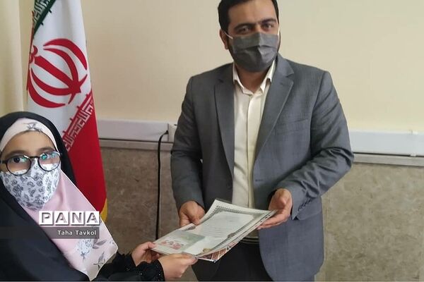 مراسم تقدیر از دانش‌آموزان برتر کتابخوانی در شهرستان پردیس