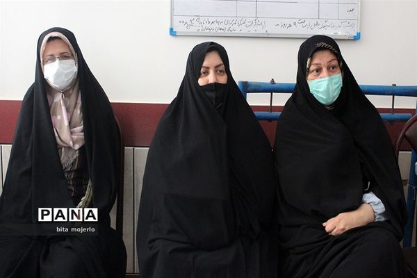 دیدار اعضای انجمن دانش آموزی میراث فرهنگی با رئیس اداره میراث فرهنگی شهرستان گلوگاه