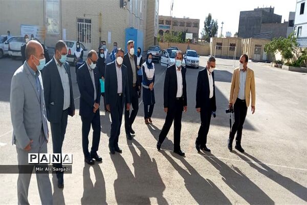 بازدید مدیرکل آموزش و پرورش و معاون دانشگاه علوم پزشکی زاهدان از حوزه‌های امتحانی