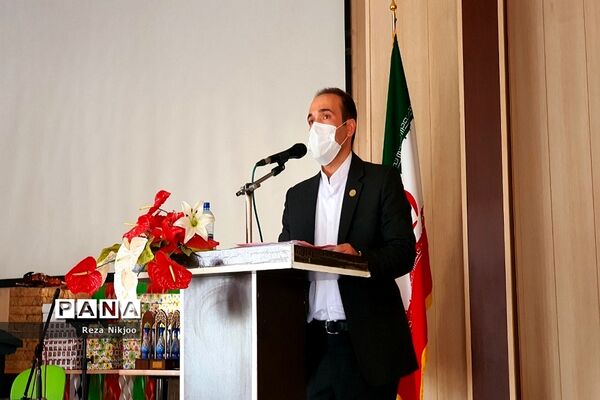 تجلیل از معلمان نمونه آموزش و پرورش ناحیه یک بهارستان