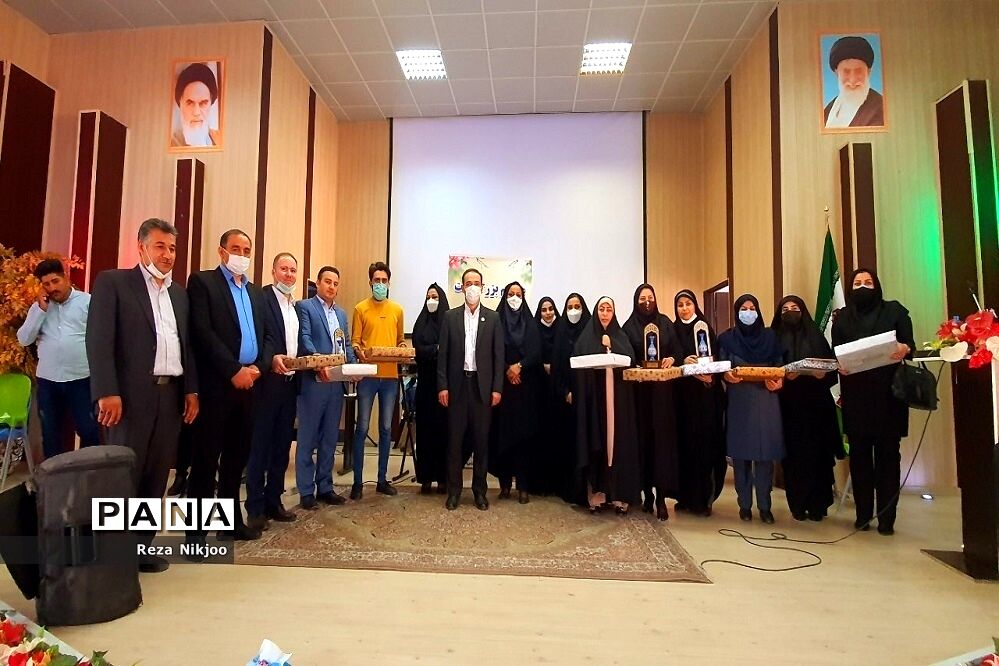 تجلیل از معلمان نمونه آموزش و پرورش ناحیه یک بهارستان