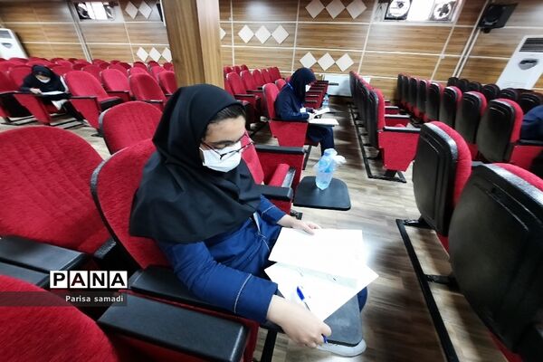 بازدید کارشناس بهداشت منطقه ۱۳ از حوزه‌های امتحانات نهایی