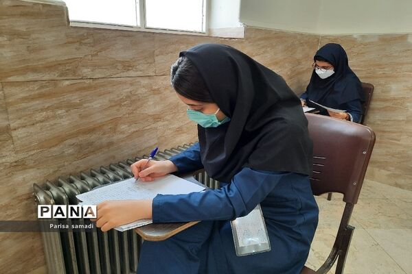 بازدید کارشناس بهداشت منطقه ۱۳ از حوزه‌های امتحانات نهایی