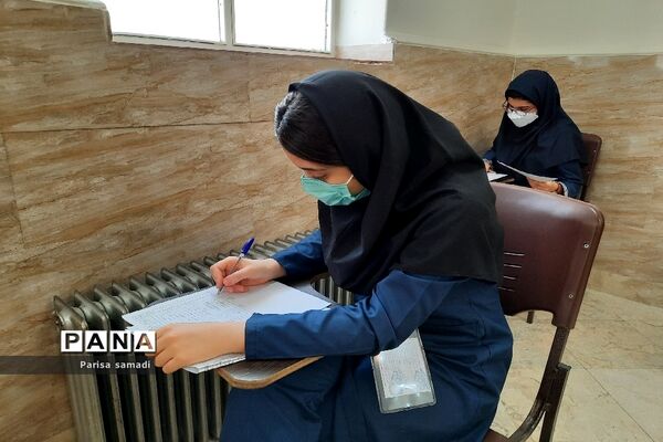 بازدید کارشناس بهداشت منطقه ۱۳ از حوزه‌های امتحانات نهایی