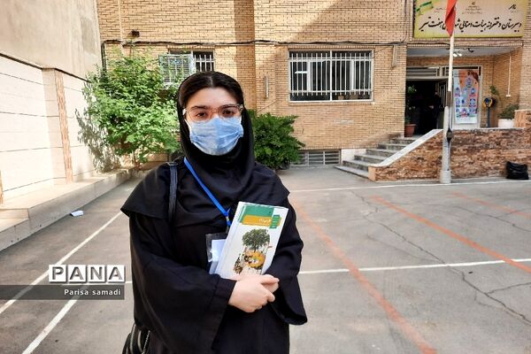 بازدید کارشناس بهداشت منطقه ۱۳ از حوزه‌های امتحانات نهایی