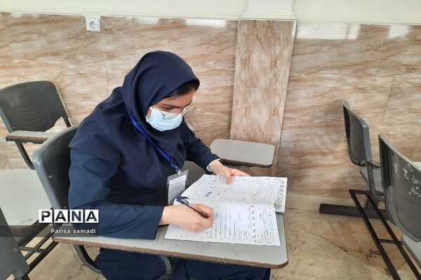بازدید کارشناس بهداشت منطقه ۱۳ از حوزه‌های امتحانات نهایی