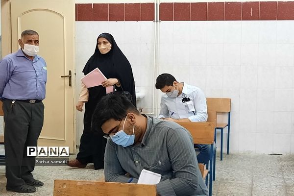 بازدید کارشناس بهداشت منطقه ۱۳ از حوزه‌های امتحانات نهایی