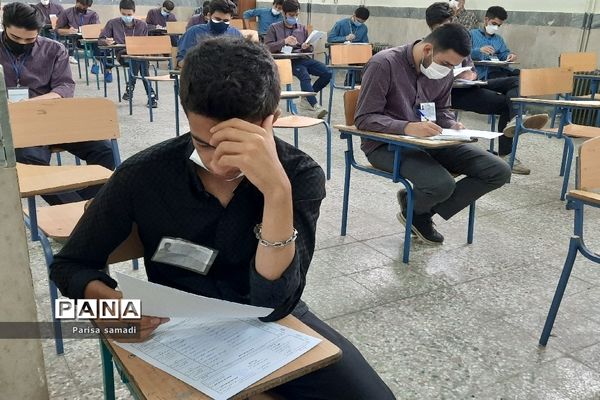 بازدید کارشناس بهداشت منطقه ۱۳ از حوزه‌های امتحانات نهایی