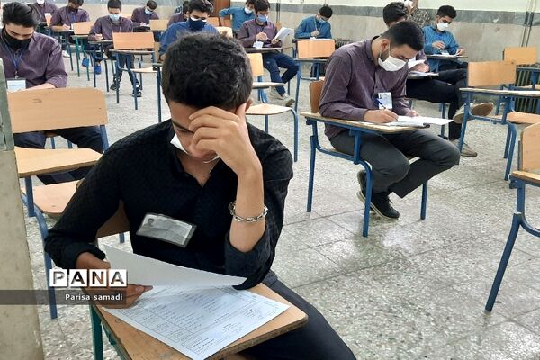 بازدید کارشناس بهداشت منطقه ۱۳ از حوزه‌های امتحانات نهایی
