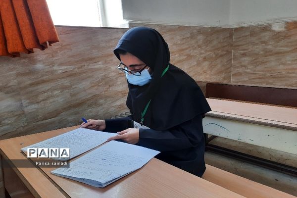 بازدید کارشناس بهداشت منطقه ۱۳ از حوزه‌های امتحانات نهایی