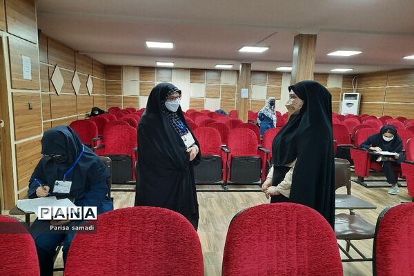 بازدید کارشناس بهداشت منطقه ۱۳ از حوزه‌های امتحانات نهایی