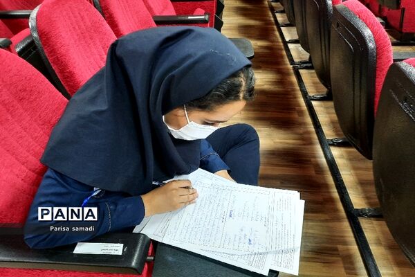 بازدید کارشناس بهداشت منطقه ۱۳ از حوزه‌های امتحانات نهایی