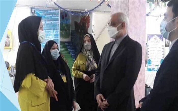 بازدید سرزده حاجی میرزایی از حوزه امتحانی فاطمه الزهرا منطقه ۱۹ تهران