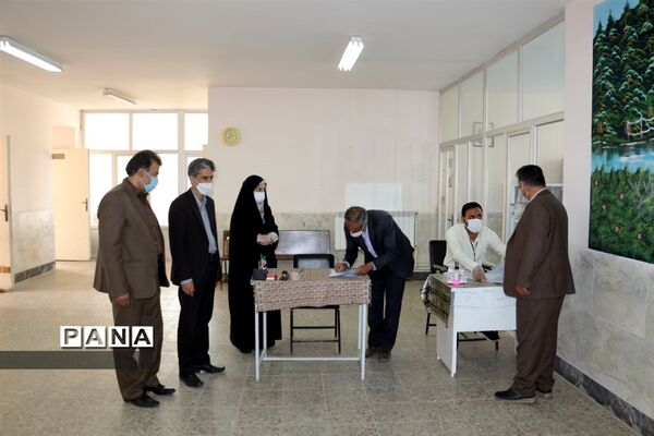 بازدید معاون پرورشی و فرهنگی اداره کل آموزش و پرورش استان اصفهان  از حوزه امتحانات نهایی شهر تودشک