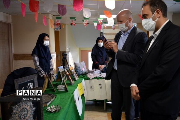 مراسم توزیع نمادین تبلت به دانش‌آموزان اتباع خارجی شهرستان‌های استان تهران