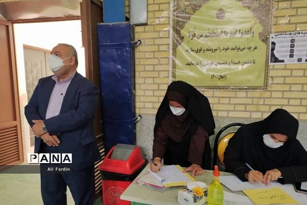 بازدید مدیر آموزش و پرورش شهرستان بوشهر از حوزه امتحانات نهایی