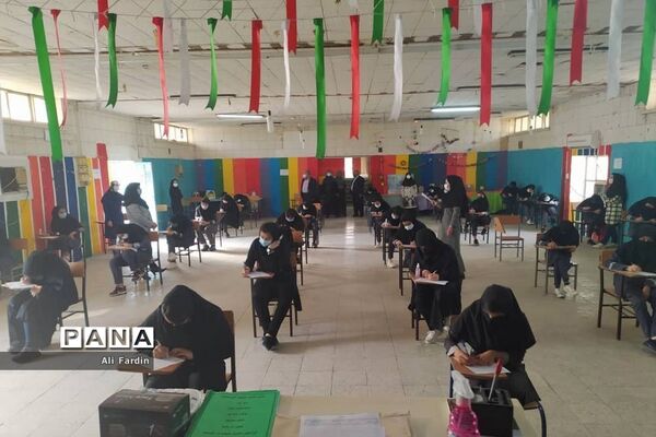 بازدید مدیر آموزش و پرورش شهرستان بوشهر از حوزه امتحانات نهایی