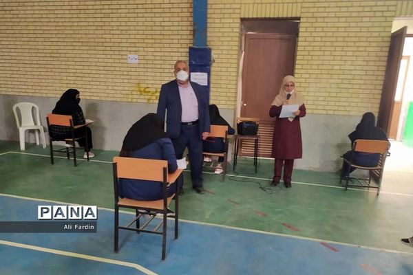 بازدید مدیر آموزش و پرورش شهرستان بوشهر از حوزه امتحانات نهایی