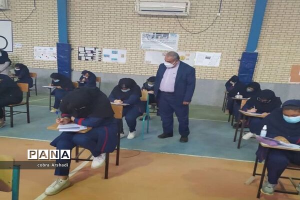 بازدید مدیر آموزش و پرورش شهرستان بوشهر از حوزه امتحانات نهایی
